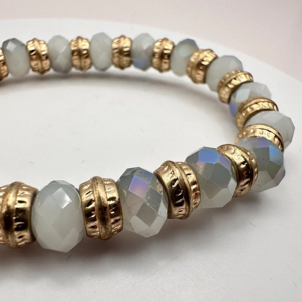 Vintage Y2K Iridescent Grey Glass Beaded Gold Tone Stretch Bracelet Jewelry Boho